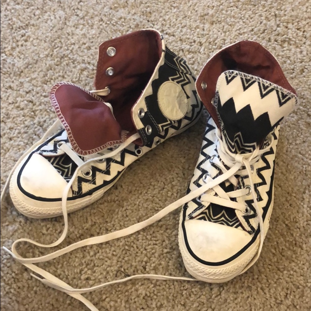 Like new crazy print converse